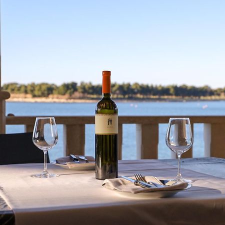 City Center Coastal Escape - Apartments With Sea View Or Cozy Room Novigrad Istria 외부 사진