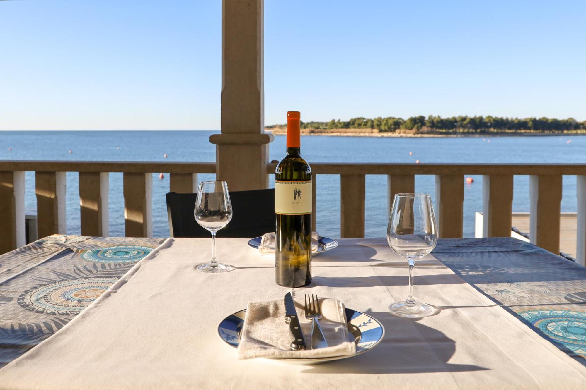 City Center Coastal Escape - Apartments With Sea View Or Cozy Room Novigrad Istria 외부 사진