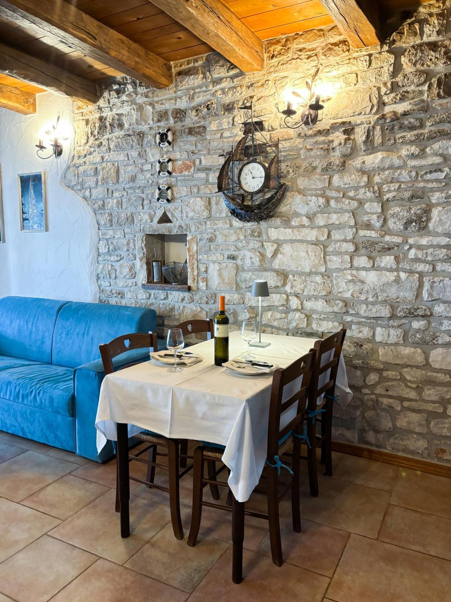 City Center Coastal Escape - Apartments With Sea View Or Cozy Room Novigrad Istria 외부 사진