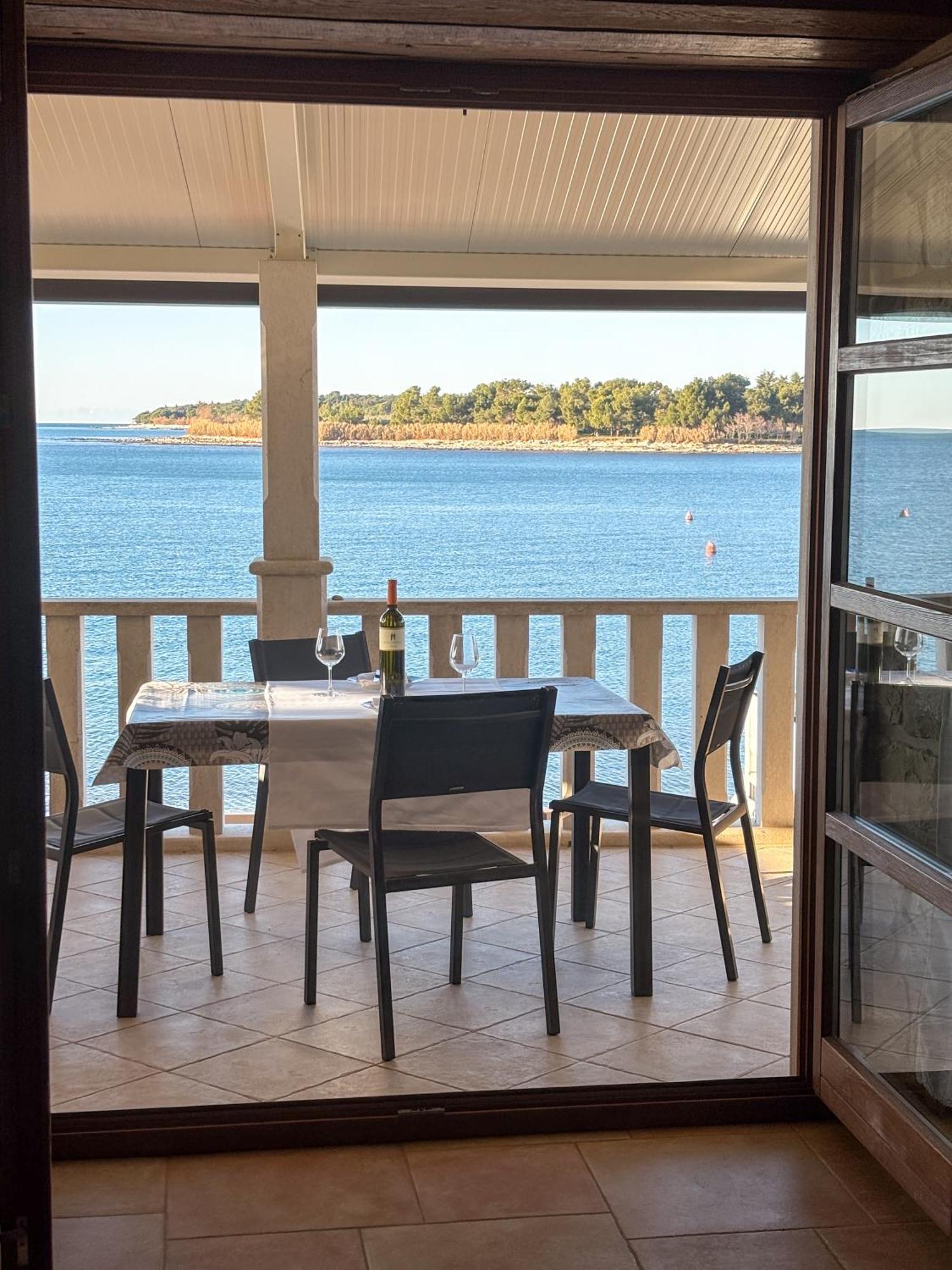 City Center Coastal Escape - Apartments With Sea View Or Cozy Room Novigrad Istria 외부 사진